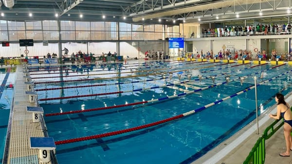 Vista superior de la piscina de Castellón durante la competición.